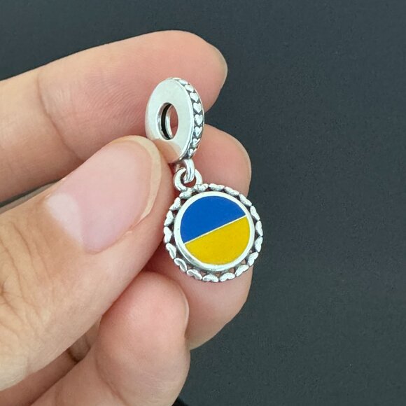 Pandora  Ukraine Flag   Exclusive Charm - Picture 1 of 8